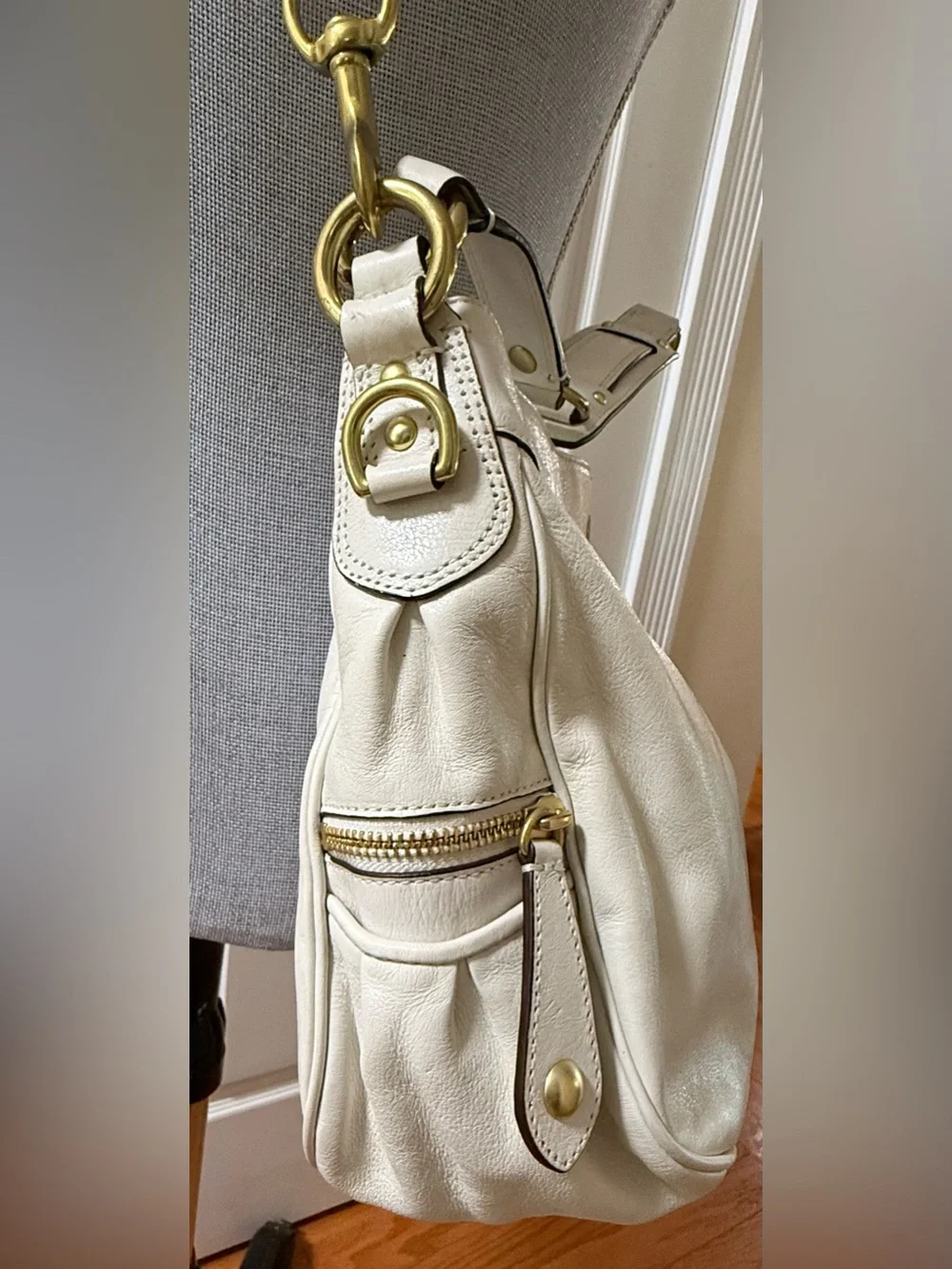 Vintage Coach Madison Cream Glazed Leather Shoulder Bag with Gold Hardware